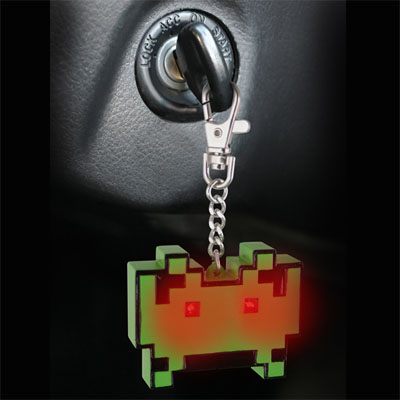 Porte-clés lumineux Space Invaders à 5,95 € - Stickboutik.com