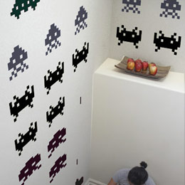 Space Invaders - Gee... Space Invaders: Wall Sticker & Wall Decal Image - Only on Stickboutik.com